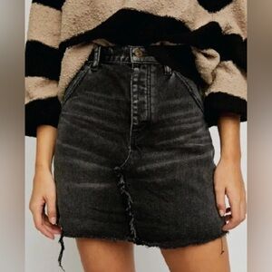 🆕FREE PEOPLE womens size 25 black denim  raw hem jean mini skirt